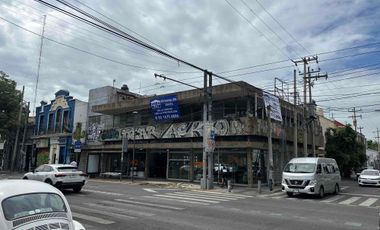 Edificio en esquina en venta