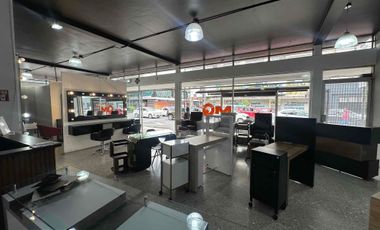 Edificio en esquina en venta