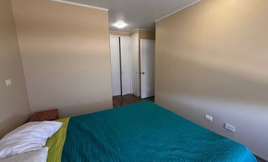 ARRIENDA AÑO CORRIDO dpto 2 dormitorios 2 baños amoblado a una cuadra de avda del mar