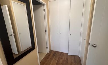 ARRIENDA AÑO CORRIDO dpto 2 dormitorios 2 baños amoblado a una cuadra de avda del mar