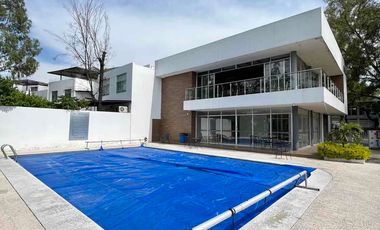 CASA EN VENTA EN SAN PEDRO TLAQUEPAQUE