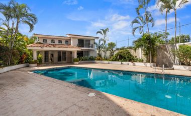 Casa en venta en Gaviotas, Puerto Vallarta, con alberca privada y paneles solares