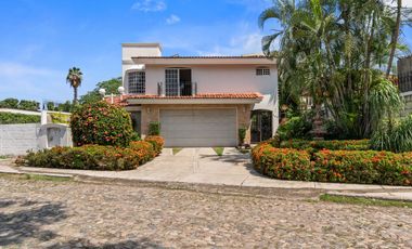 Casa en venta en Gaviotas, Puerto Vallarta, con alberca privada y paneles solares
