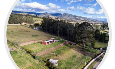 Quinta en venta entre Checa y Yaruquí Moderna casa agua de riego
