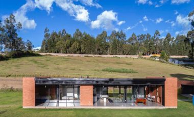 Quinta en venta entre Checa y Yaruquí Moderna casa agua de riego
