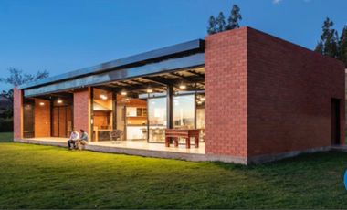 Quinta en venta entre Checa y Yaruquí Moderna casa agua de riego