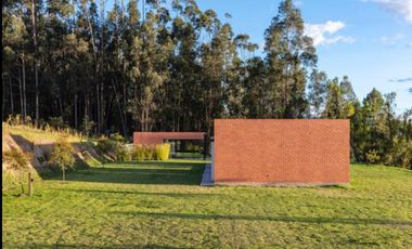 Quinta en venta entre Checa y Yaruquí Moderna casa agua de riego