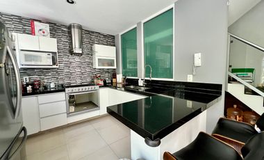Se Vende Casa en Condominio en del Valle.