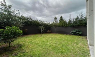 RENTA, Santa Fe Juriquilla. Departamento semiamueblado, sala de TV, 3 recámaras