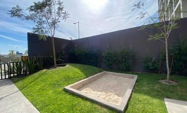 Santa Fe Juriquilla - RENTA. Departamento semiamueblado, sala de TV, 3 recámaras