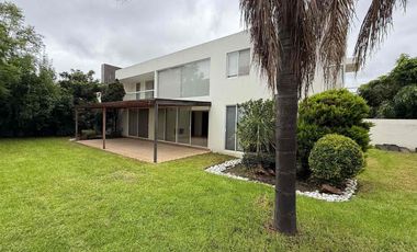 Casa en Venta con Amplio Jardín en Cholula