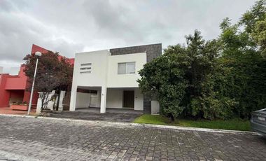 Casa en Venta con Amplio Jardín en Cholula