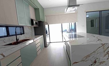 Alquiler Casa Amoblada 4 dormitorios en Condado Vicolini