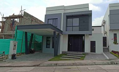 Alquiler Casa Amoblada 4 dormitorios en Condado Vicolini