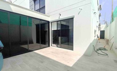 Alquiler Casa Amoblada 4 dormitorios en Condado Vicolini