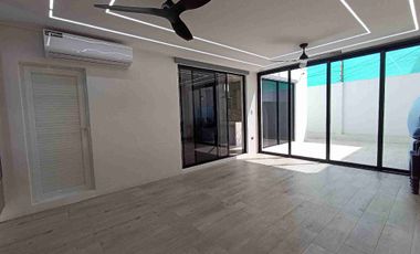 Alquiler Casa Amoblada 4 dormitorios en Condado Vicolini