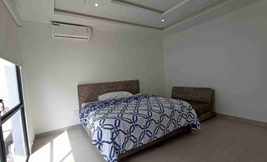 Alquiler Casa Amoblada 4 dormitorios en Condado Vicolini