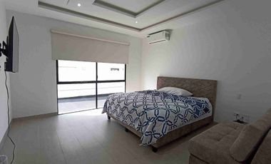 Alquiler Casa Amoblada 4 dormitorios en Condado Vicolini