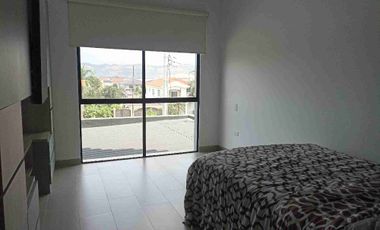 Alquiler Casa Amoblada 4 dormitorios en Condado Vicolini