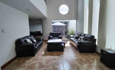 CASA EN RENTA AMUEBLADA, 5 RECAMARAS (Fraccionamiento a 3 minutos de via atlixcayotl.)