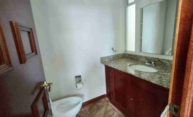 CASA EN RENTA AMUEBLADA, 5 RECAMARAS (Fraccionamiento a 3 minutos de via atlixcayotl.)