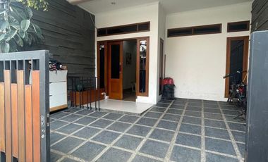 RUMAH MEWAH 3 LANTAI SARIWANGI BANDUNG UTARA UDARA SEGAR ADEM.