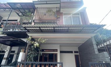 RUMAH MEWAH 3 LANTAI SARIWANGI BANDUNG UTARA UDARA SEGAR ADEM.