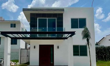 Moderna y funcional casa en Las Plazas lista para estrenar