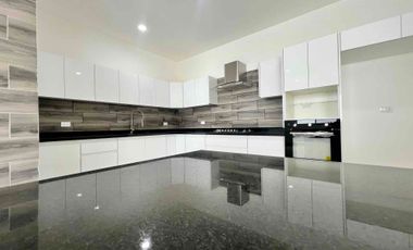 Moderna y funcional casa en Las Plazas lista para estrenar