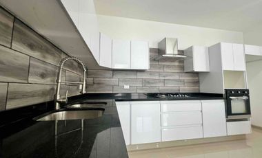 Moderna y funcional casa en Las Plazas lista para estrenar