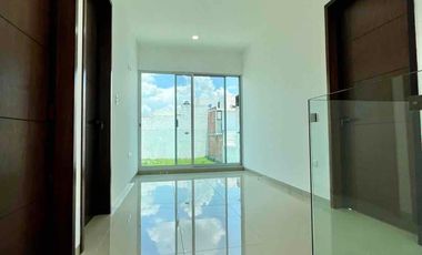 Moderna y funcional casa en Las Plazas lista para estrenar