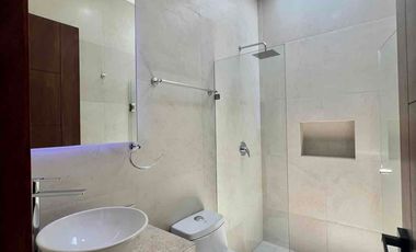 Moderna y funcional casa en Las Plazas lista para estrenar