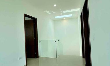 Moderna y funcional casa en Las Plazas lista para estrenar