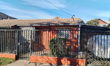 Casa 3 dormitorios en pasaje cerrado Metro Las Parcelas