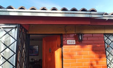 Casa 3 dormitorios en pasaje cerrado Metro Las Parcelas