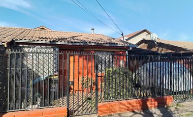 Casa 3 dormitorios en pasaje cerrado Metro Las Parcelas