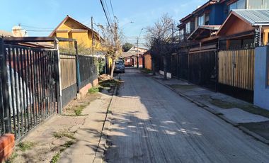 Casa 3 dormitorios en pasaje cerrado Metro Las Parcelas