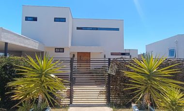 Casa mediterránea, Laguna Curama, Valparaiso