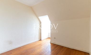 Majestuosa Mansión de Estilo Francés con Vista Panorámica al Mar en Cerro Castillo.