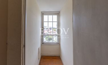 Majestuosa Mansión de Estilo Francés con Vista Panorámica al Mar en Cerro Castillo.