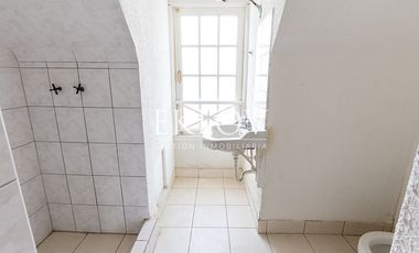 Majestuosa Mansión de Estilo Francés con Vista Panorámica al Mar en Cerro Castillo.