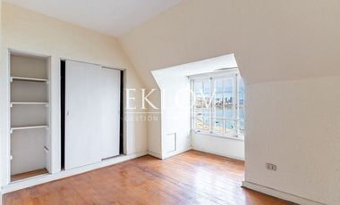 Majestuosa Mansión de Estilo Francés con Vista Panorámica al Mar en Cerro Castillo.