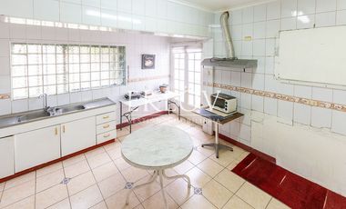 Majestuosa Mansión de Estilo Francés con Vista Panorámica al Mar en Cerro Castillo.