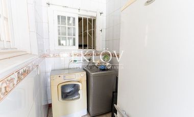 Majestuosa Mansión de Estilo Francés con Vista Panorámica al Mar en Cerro Castillo.