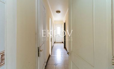 Majestuosa Mansión de Estilo Francés con Vista Panorámica al Mar en Cerro Castillo.