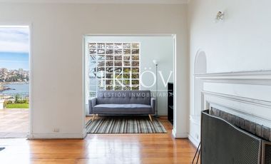 Majestuosa Mansión de Estilo Francés con Vista Panorámica al Mar en Cerro Castillo.