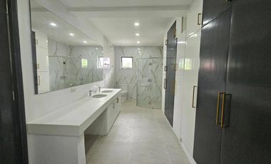 FOR SALE: 4-Bedroom Single-Family House in Posadas Village, Muntinlupa City