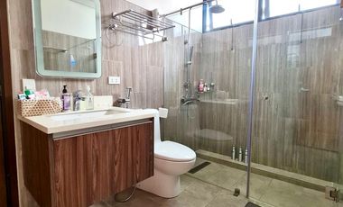 REPRICED! SEMI-FURNISHED SPACIOUS TOWNHOUSE IN SAN JUAN WITH JACUZZI