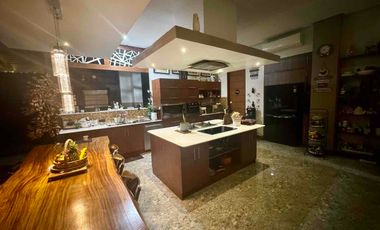 Large modern Fairway Villa in Southwoods