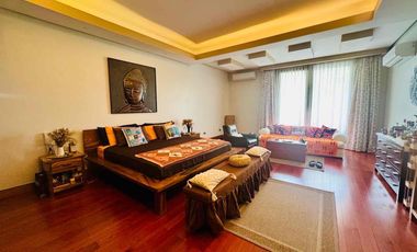 Large modern Fairway Villa in Southwoods